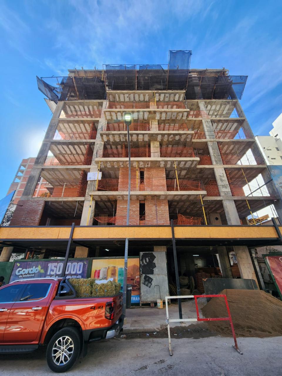 Guarida X — avance de obra: estructura frontal