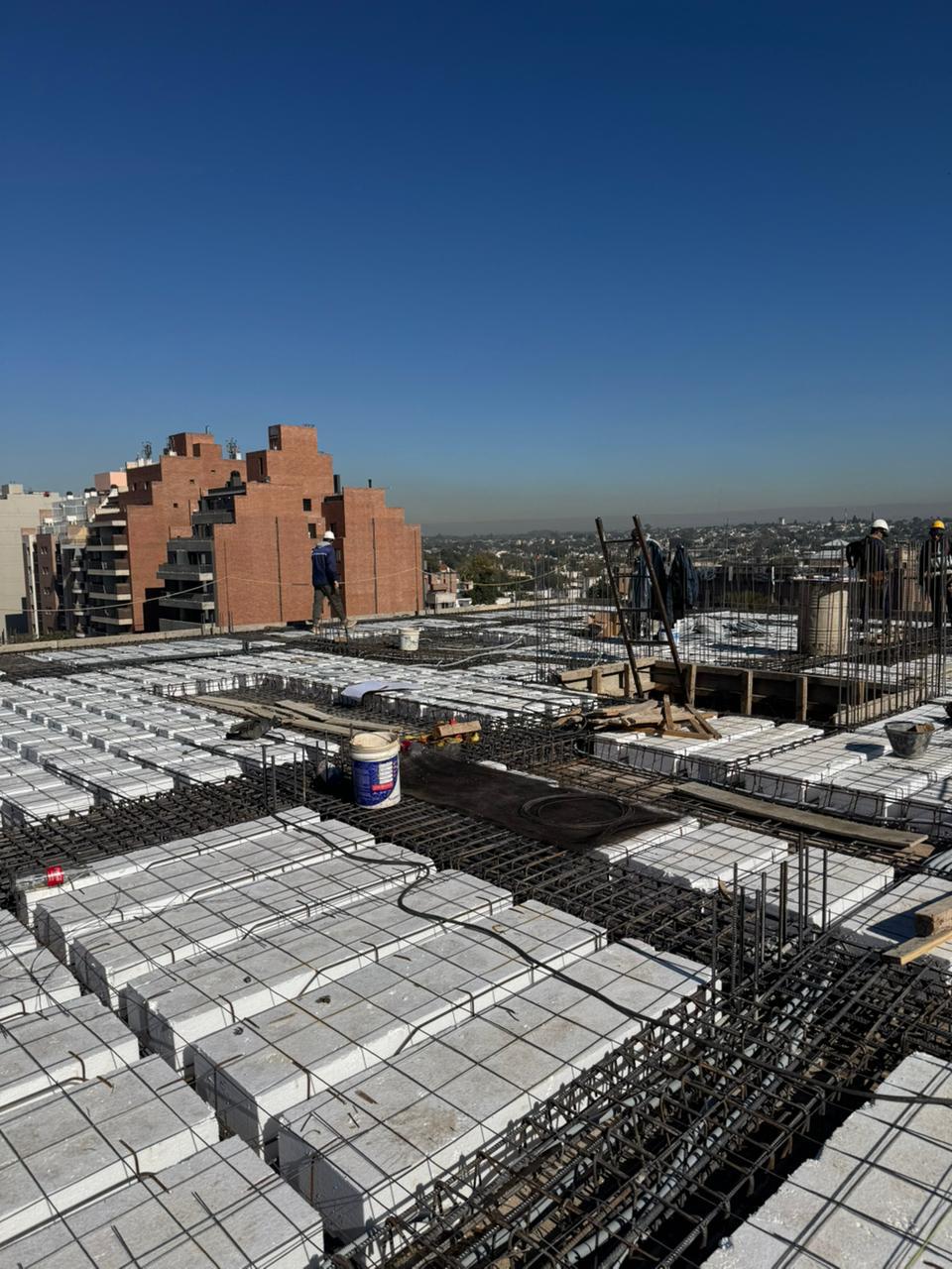 Guarida X — avance de obra: losa alta con vistas